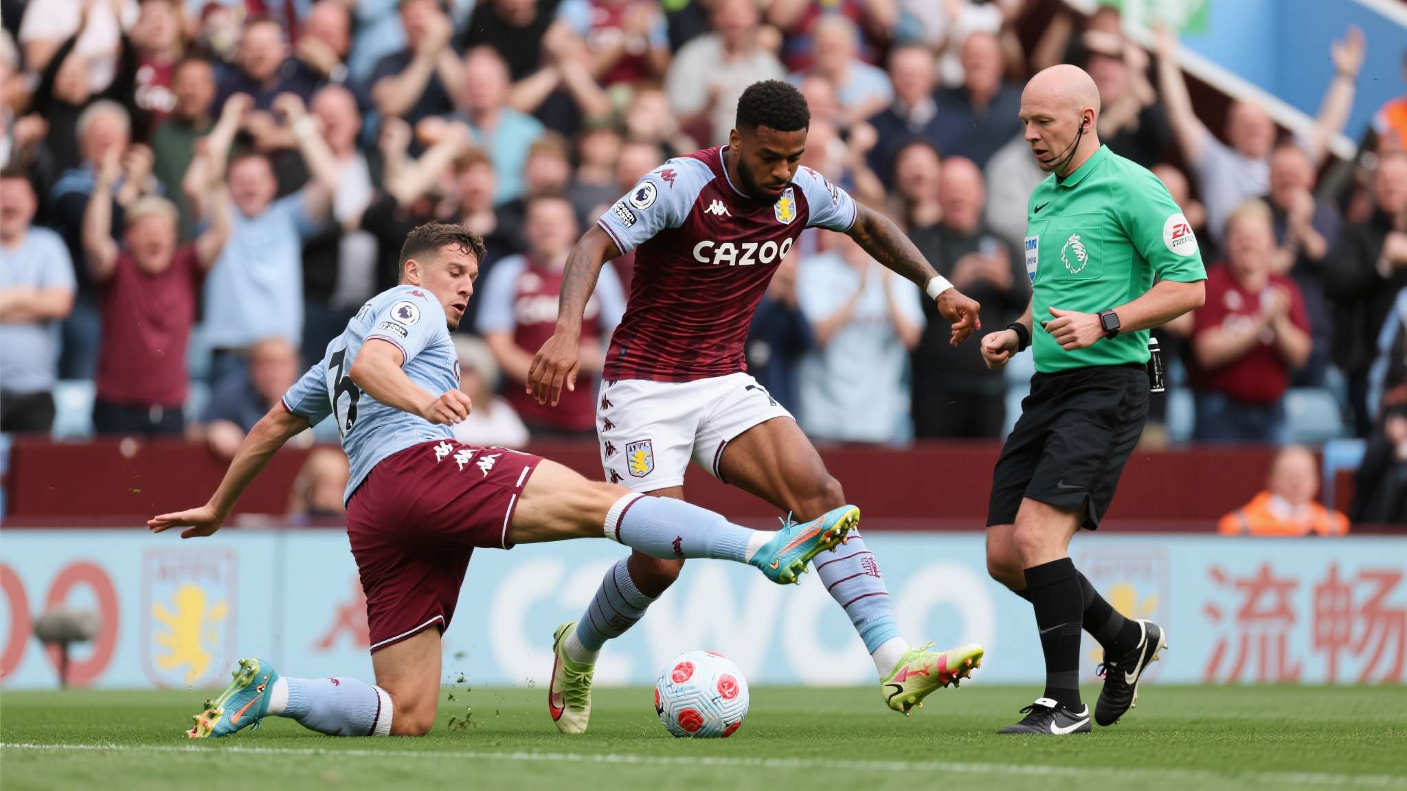 欧冠资格悬了?2-2战平降级队,维拉联赛3场不胜,鞋踩掉都不犯规 这一幕让主场球迷集体哗然。从技术层面分析,球员在对抗中失去球鞋,意味着肢体接触已